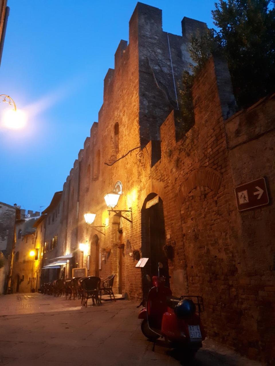 Hotel Il Castello Certaldo Bagian luar foto